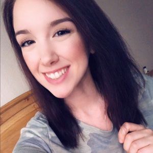 Meet your Posher, Caitlin